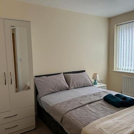 Rooms 7 Minutes From Etihad Манчестер Экстерьер фото