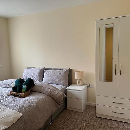 Rooms 7 Minutes From Etihad Манчестер Экстерьер фото